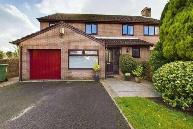 5 bedroom detached house for sale