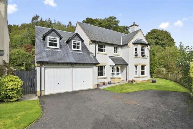 5 Bed House - Detached with 2 Reception Rooms