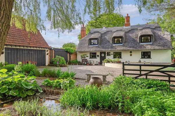 Braintree Road, Shalford, Braintree, Essex, CM7 4QY | Property for sale | Savills