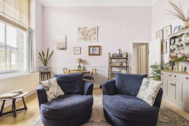 Flat Under Offer in London, England