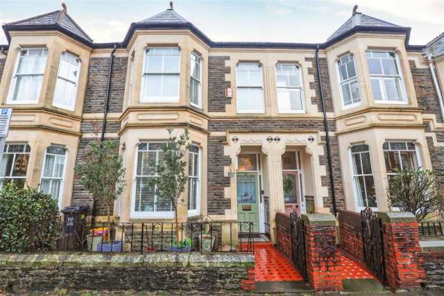 5 bedroom terraced house for sale