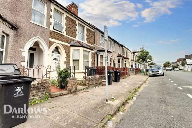 6 bedroom terraced house for sale