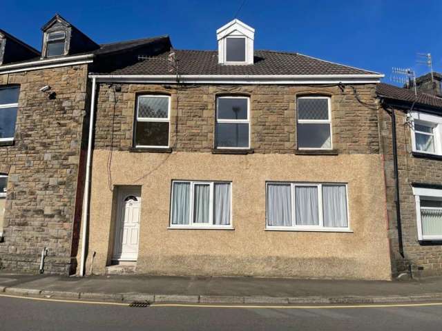 3 bedroom semi-detached house to rent