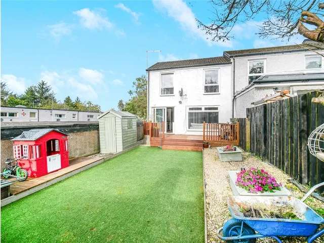 3 bedroom end-terraced house for sale