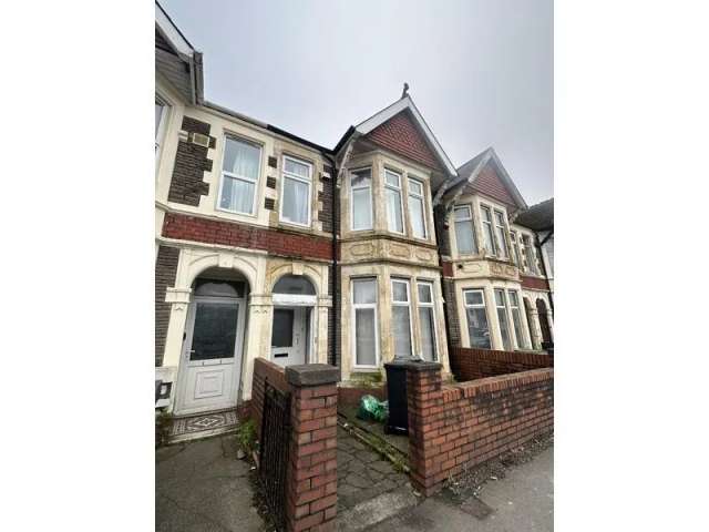 5 bedroom terraced house for sale