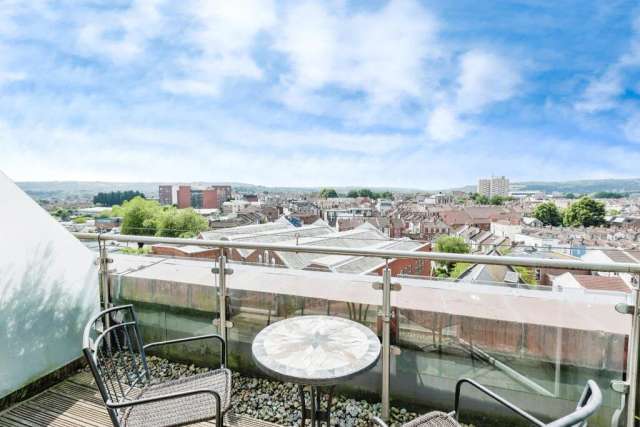 Maisonette For Sale in Bristol, England