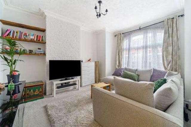 2 bedroom maisonette for sale