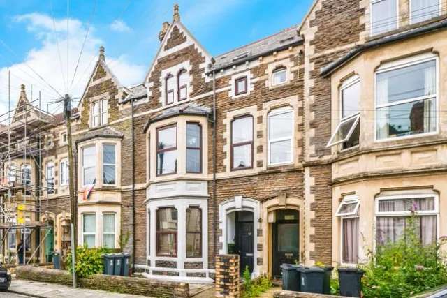 Flat for sale in Claude Road, Roath, Cardiff CF24