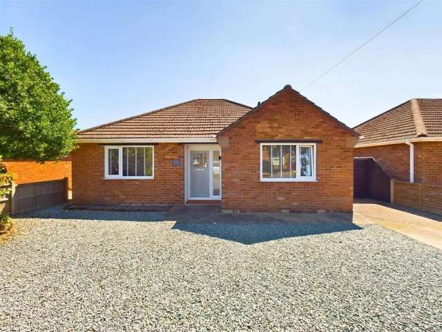 2 bedroom detached bungalow for sale