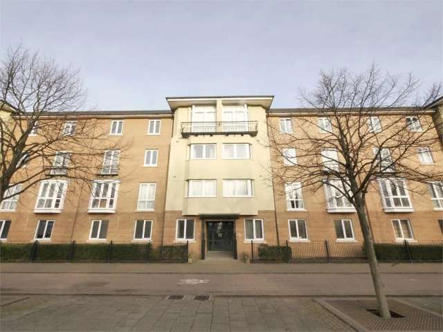 3 bedroom flat for sale