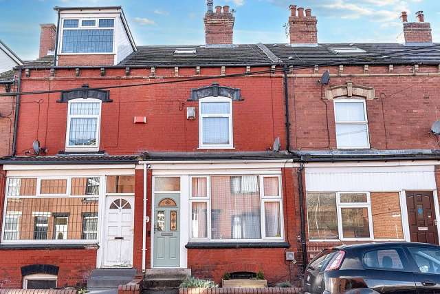 House For Sale in Leeds, England