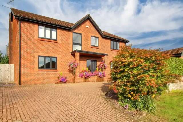 5 bedroom detached house for sale