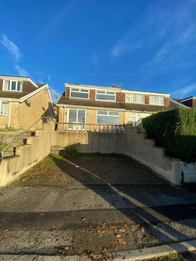 3 bedroom semi-detached house to rent