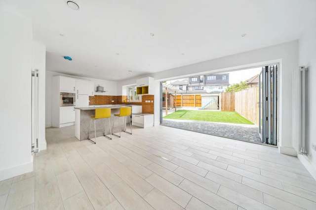 House Under Offer in London, England