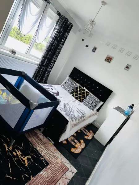 Flat For Rent in Sheffield, England