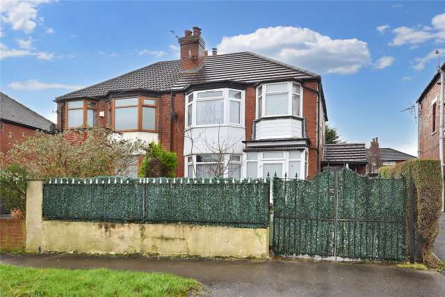 House For Sale in Leeds, England