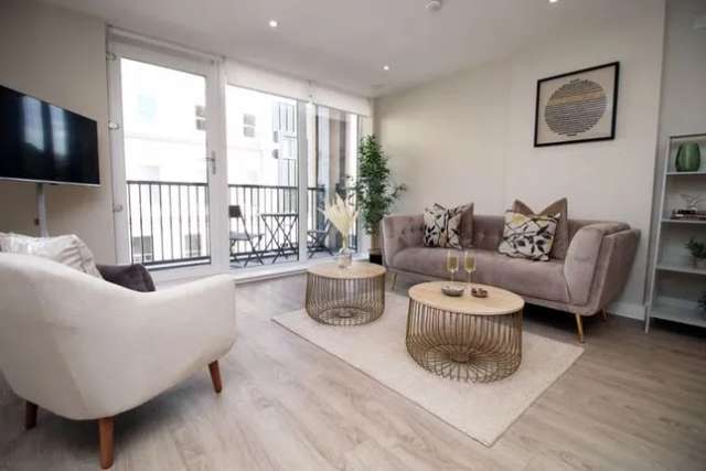 Flat to rent in Mount Stuart Square, Cardiff CF10