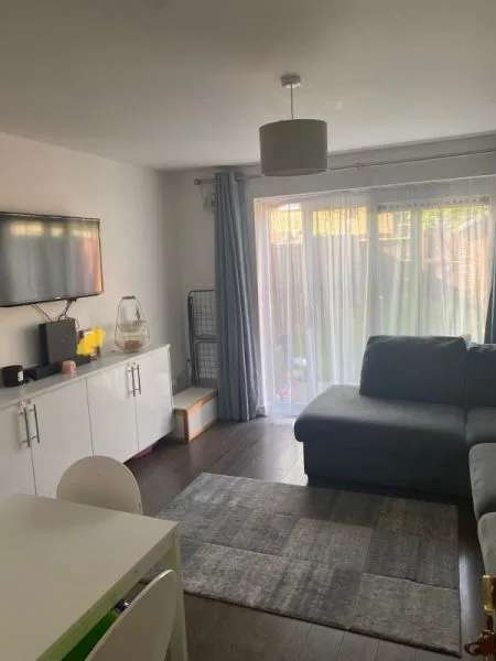 House For Rent in Guildford, England