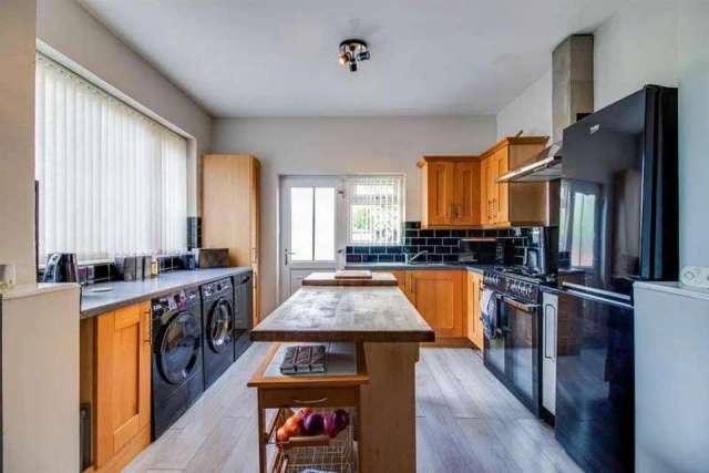 4 bedroom end of terrace house for sale