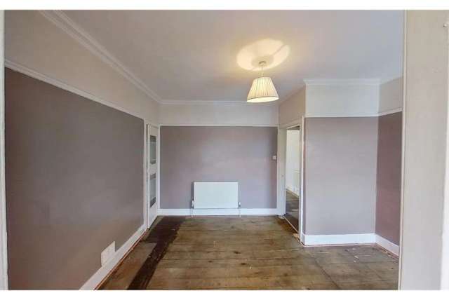 3 Bed Flat - First Floor with 2 Reception Rooms