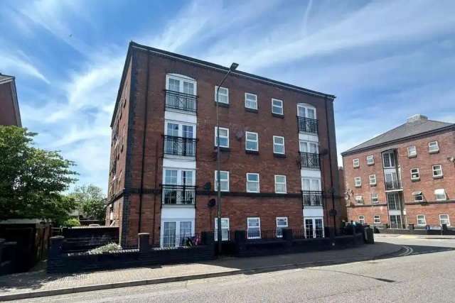 4 bedroom flat for sale