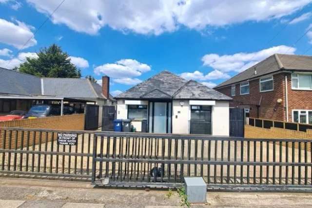 Bungalow for sale in Ferrymead Avenue, Greenford UB6