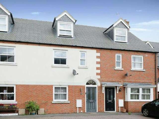 Terraced house For Sale in Rugby, England