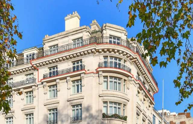 Flat For Sale in City of Westminster, England