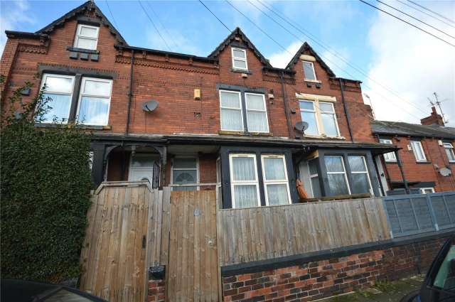 House For Sale in Leeds, England