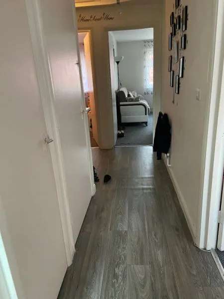 Flat For Rent in Hertsmere, England