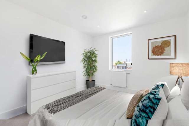 Flat Under Offer in London, England