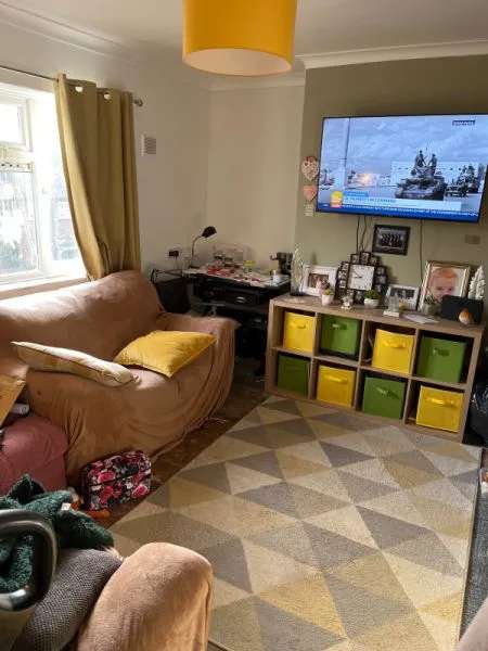 Flat For Rent in Elmbridge, England