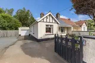 Bungalow For Sale in Lisburn, Northern Ireland