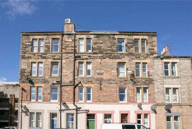 2 Bed Flat - First Floor with 1 Reception Room