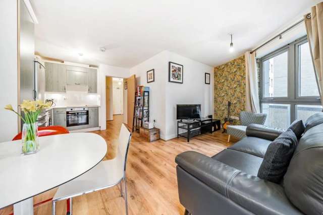 Flat Under Offer in London, England