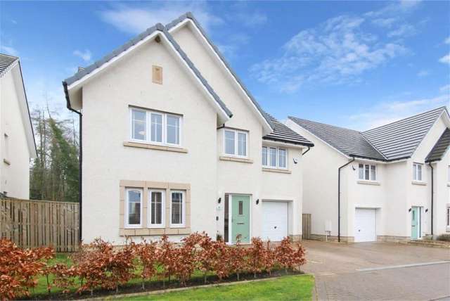 5 Bed House - Detached with 2 Reception Rooms