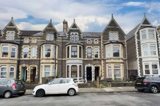 Flat for sale in Claude Road, Roath, Cardiff CF24