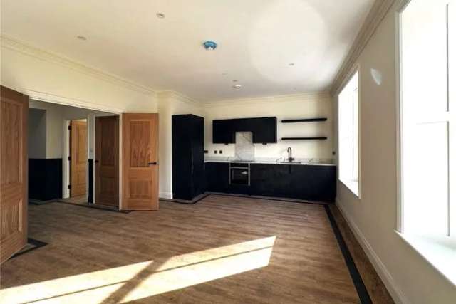 Flat for sale in Park Place, Cardiff CF10