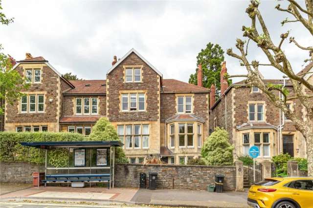 Maisonette For Sale in Bristol, England