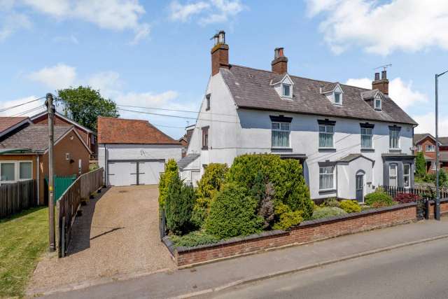 Semi-Detached House for sale with 5 bedrooms, Warwick Road, Wolston