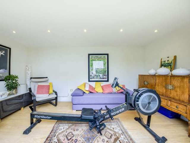 Detached house For Sale in Warwick, England