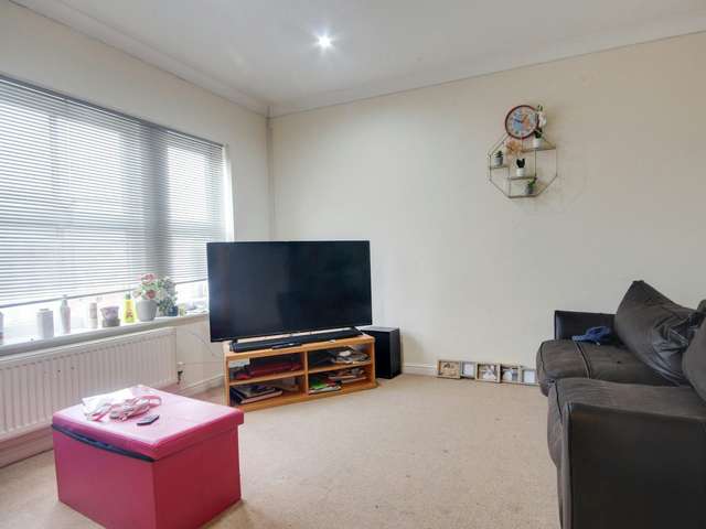 Flat For Rent in Gloucester, England