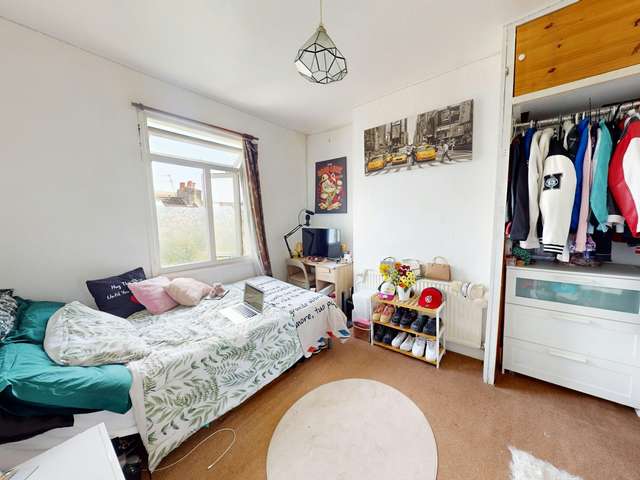 Terraced house For Rent in Brighton, England