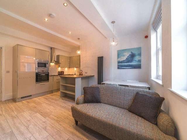 Flat For Rent in Sheffield, England