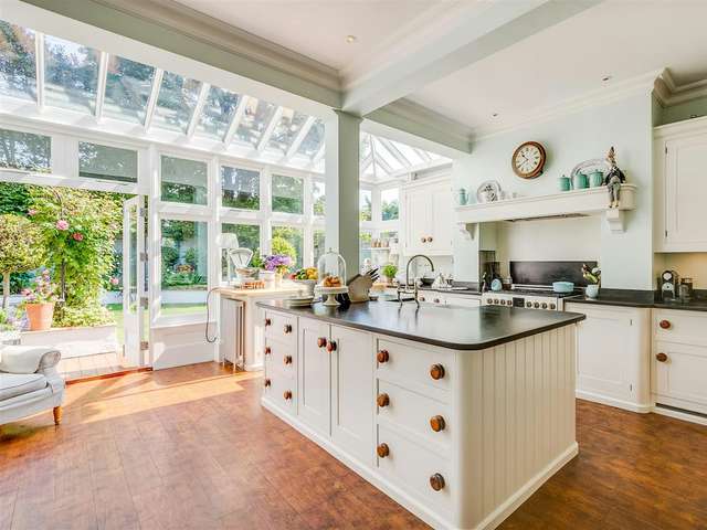 Detached house For Sale in St Albans, England
