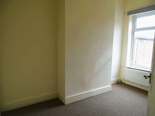 Terraced house For Rent in Wigan, England