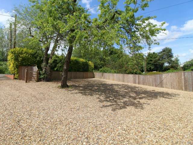 Bungalow For Rent in East Suffolk, England