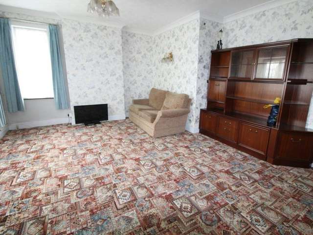 Bungalow For Sale in Ipswich, England