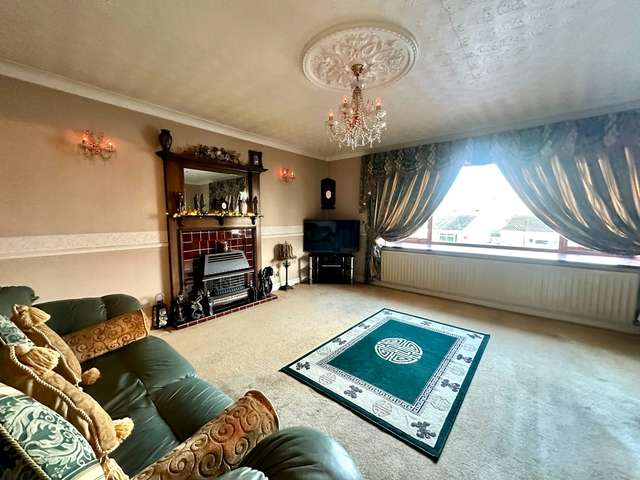 Bungalow For Sale in Sandwell, England