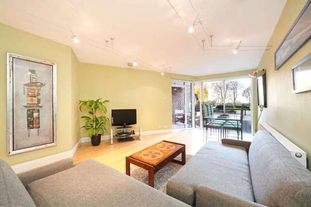 Flat For Sale in Chelmsford, England